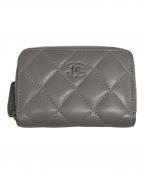 CHANELシャネル）の古着「ラムスキンマトラッセクラシックジップコインパース」｜グレー