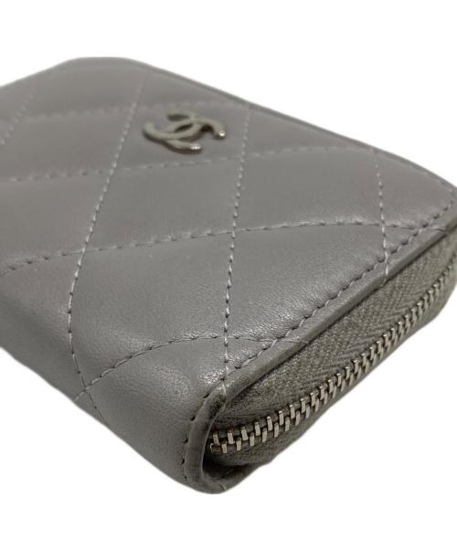 CHANEL（シャネル）CHANEL (シャネル) ラムスキンマトラッセクラシックジップコインパース グレーの古着・服飾アイテム