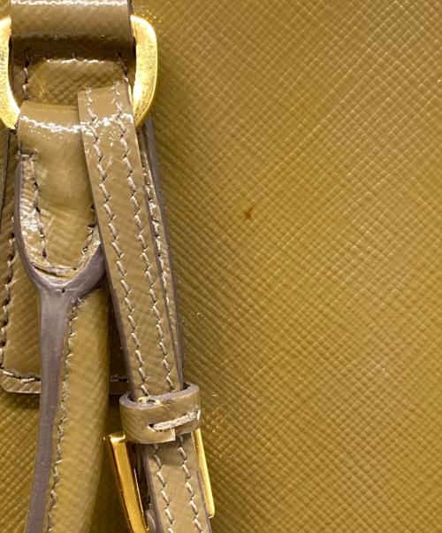 PRADA（プラダ）PRADA (プラダ) SAFFIANO VERNIC ARGILLA オリーブの古着・服飾アイテム