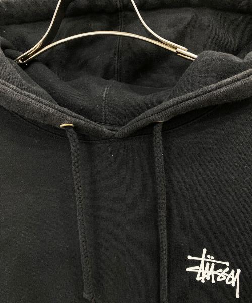 stussy（ステューシー）stussy (ステューシー) ロゴプリントプルオーバーパーカー ブラック サイズ:Mの古着・服飾アイテム