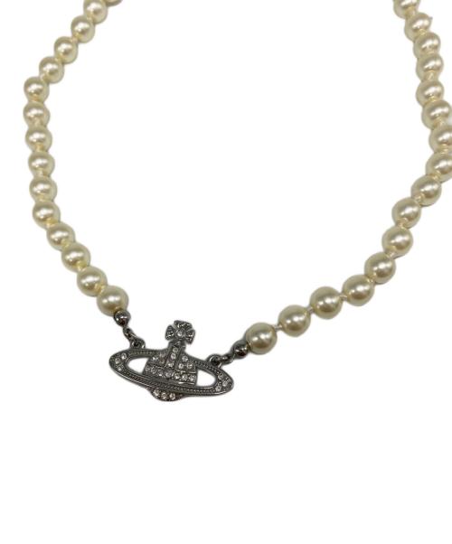 Vivienne Westwood（ヴィヴィアンウエストウッド）Vivienne Westwood (ヴィヴィアンウエストウッド) MAN BAS RELIEF PEARL ネックレス ホワイト サイズ:表記無しの古着・服飾アイテム