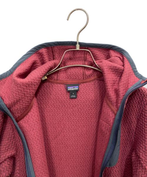 Patagonia（パタゴニア）Patagonia (パタゴニア) R1エア・フルジップ・フーディ レッド サイズ:Sの古着・服飾アイテム