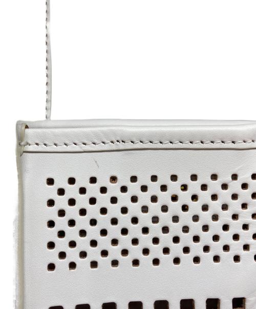 BLUE LABEL CRESTBRIDGE（ブルーレーベルクレストブリッジ）BLUE LABEL CRESTBRIDGE (ブルーレーベルクレストブリッジ) ハンドバッグ ホワイトの古着・服飾アイテム