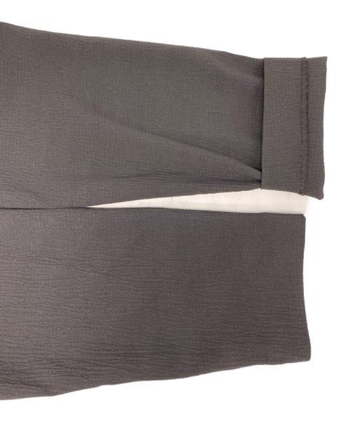 SHIPS any（シップスエニィ）SHIPS any (シップスエニィ) 〈洗濯機可能ラフ サテンフリルカラーロングスリーブブラウス ブラック サイズ:FREE 未使用品の古着・服飾アイテム