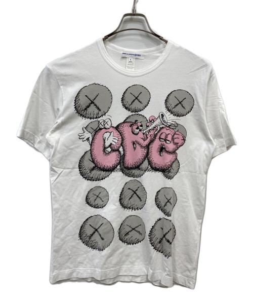 COMME des GARCONS SHIRT（コムデギャルソンシャツ）COMME des GARCONS SHIRT (コムデギャルソンシャツ) KAWS (カウズ) プリントTシャツ ホワイト サイズ:XLの古着・服飾アイテム