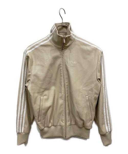 adidas Originals（アディダスオリジナル）adidas Originals (アディダスオリジナル) フェイクレザーアディカラースリーストライプス ルーズファイヤーバード トラックスーツジャケット ベージュ サイズ:XS 未使用品の古着・服飾アイテム