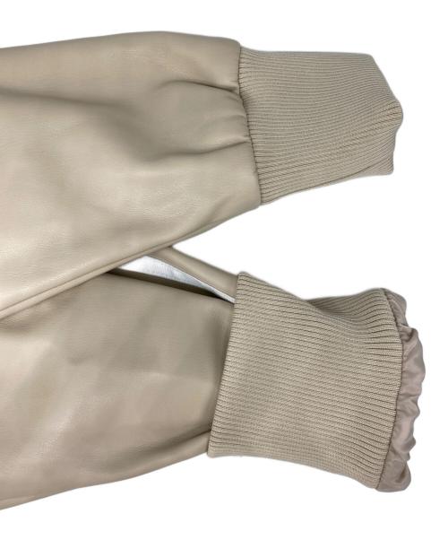 adidas Originals（アディダスオリジナル）adidas Originals (アディダスオリジナル) フェイクレザーアディカラースリーストライプス ルーズファイヤーバード トラックスーツジャケット ベージュ サイズ:XS 未使用品の古着・服飾アイテム