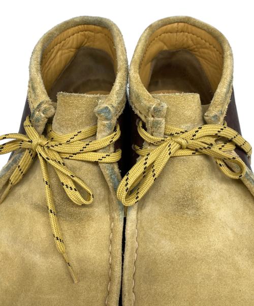 RockyMountainFeatherBed（ロッキーマウンテンフェザーベッド）RockyMountainFeatherBed (ロッキーマウンテンフェザーベッド) CLARKS (クラークス) ワラビーブーツ ベージュ サイズ:8Gの古着・服飾アイテム