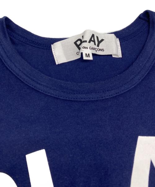PLAY COMME des GARCONS（プレイコムデギャルソン）PLAY COMME des GARCONS (プレイコムデギャルソン) ロゴプリントTシャツ ネイビー サイズ:Ｍの古着・服飾アイテム