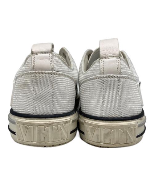 VALENTINO（ヴァレンティノ）VALENTINO (ヴァレンティノ) ロゴデザイン キャンバス ローカットスニーカー ホワイト サイズ:41の古着・服飾アイテム