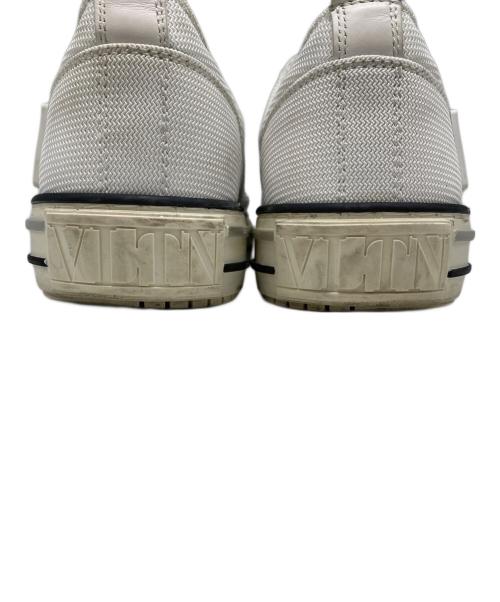 VALENTINO（ヴァレンティノ）VALENTINO (ヴァレンティノ) ロゴデザイン キャンバス ローカットスニーカー ホワイト サイズ:41の古着・服飾アイテム