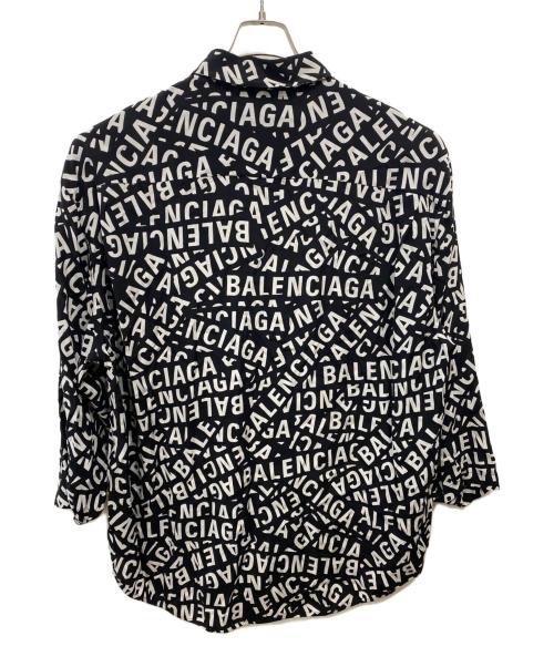 BALENCIAGA（バレンシアガ）BALENCIAGA (バレンシアガ) 総柄ロゴプリントオーバーシャツ ブラック サイズ:37の古着・服飾アイテム