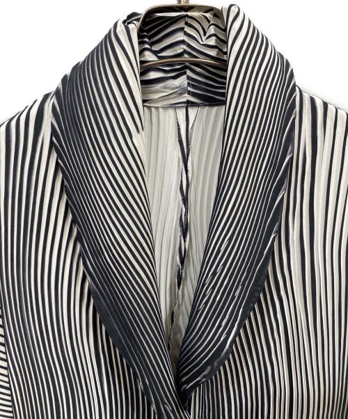 ISSEY MIYAKE（イッセイミヤケ）ISSEY MIYAKE (イッセイミヤケ) 立体プリーツ ウェーブプリーツ ジャケット グリーン サイズ:2の古着・服飾アイテム