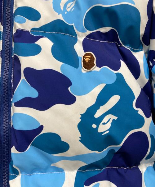 A BATHING APE（ア ベイシング エイプ）A BATHING APE (ア ベイシング エイプ) ABC CAMO REVERSIBLE DOWN JACKET ブルー サイズ:Ｌの古着・服飾アイテム