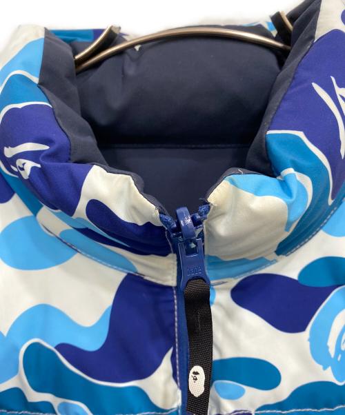 A BATHING APE（ア ベイシング エイプ）A BATHING APE (ア ベイシング エイプ) ABC CAMO REVERSIBLE DOWN JACKET ブルー サイズ:Ｌの古着・服飾アイテム