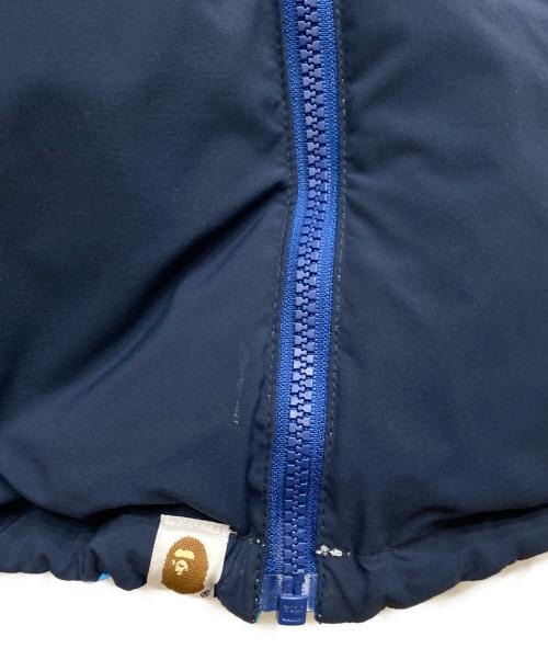 A BATHING APE（ア ベイシング エイプ）A BATHING APE (ア ベイシング エイプ) ABC CAMO REVERSIBLE DOWN JACKET ブルー サイズ:Ｌの古着・服飾アイテム
