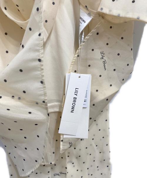 Lily Brown（リリーブラウン）Lily Brown (リリーブラウン) 総柄ブラウス ベージュ サイズ:free 未使用品の古着・服飾アイテム