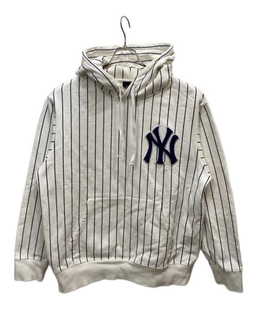 KITH（キス）KITH (キス) MLB (エムエルビー) ヤンキースストライプパーカー ホワイト サイズ:Mの古着・服飾アイテム