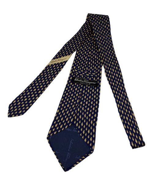 Salvatore Ferragamo（サルヴァトーレ フェラガモ）Salvatore Ferragamo (サルヴァトーレ フェラガモ) ペンギン柄シルクネクタイ イエロー×ネイビー サイズ:-の古着・服飾アイテム