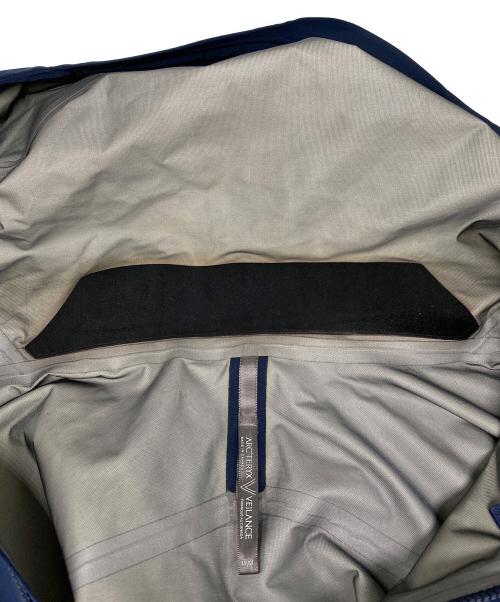 ARC'TERYX VEILANCE（アークテリクスヴェイランス）ARC'TERYX VEILANCE (アークテリクス ヴェイランス) Arris Jacket ネイビー サイズ:Mの古着・服飾アイテム