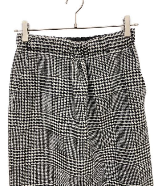 O'NEIL OF DUBLIN（オニールオブダブリン）O'NEIL OF DUBLIN (オニールオブダブリン) 総柄ウールスカート ブラック サイズ:8の古着・服飾アイテム