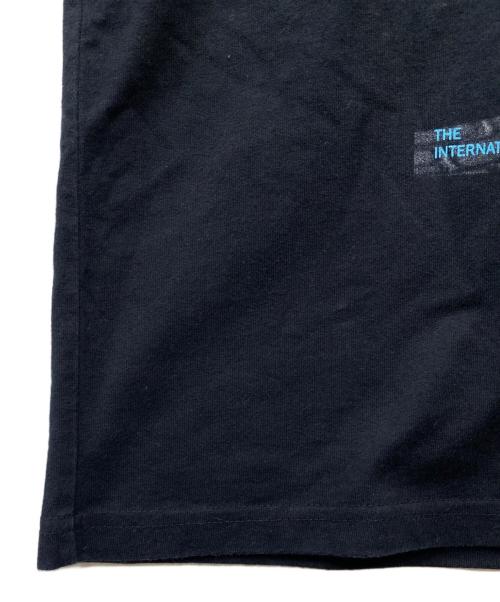 THE INTERNATIONAL IMAGES COLLECTION（ザ インターナショナルイメージズ コレクション）THE INTERNATIONAL IMAGES COLLECTION (ザ インターナショナルイメージズ コレクション) コットンフォトプリントS/Sカットソー ブラック サイズ:Lの古着・服飾アイテム