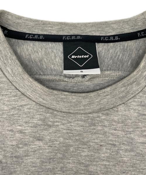 F.C.Real Bristol（エフシーレアルブリストル）F.C.Real Bristol (エフシーレアルブリストル) SWEAT CREW NECK TOP グレー サイズ:Sの古着・服飾アイテム