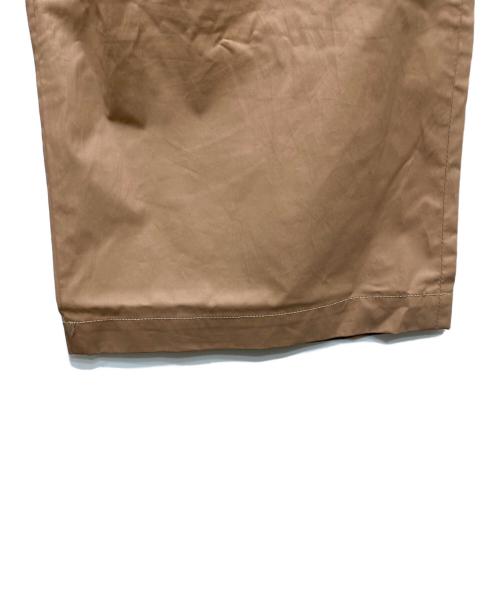 maison kitsune（メゾンキツネ）MAISON KITSUNE (メゾンキツネ) ナイロンタックパンツ ブラウン サイズ:36の古着・服飾アイテム