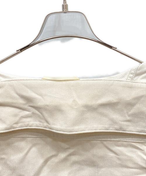 DAIWA PIER39（ダイワ ピア39）DAIWA PIER39 (ダイワ ピア39) TECH TRUCKER JACKET CORDUROY アイボリー サイズ:Lの古着・服飾アイテム