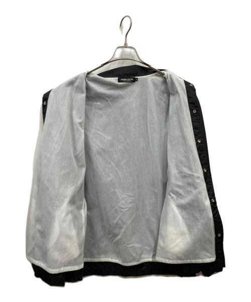 UNDERCOVER（アンダーカバー）UNDERCOVER (アンダーカバー) プリントコーチジャケット ブラック サイズ:Lの古着・服飾アイテム