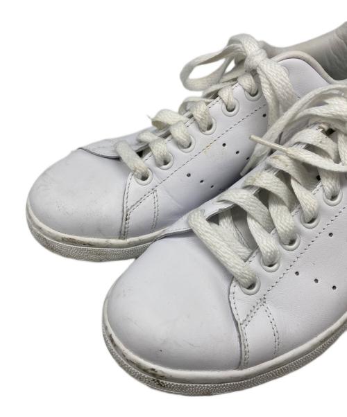 adidas（アディダス）adidas (アディダス) ローカットスニーカー ホワイト サイズ:26の古着・服飾アイテム