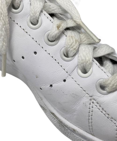 adidas（アディダス）adidas (アディダス) ローカットスニーカー ホワイト サイズ:26の古着・服飾アイテム