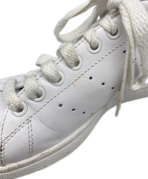 adidas（アディダス）adidas (アディダス) ローカットスニーカー ホワイト サイズ:26の古着・服飾アイテム