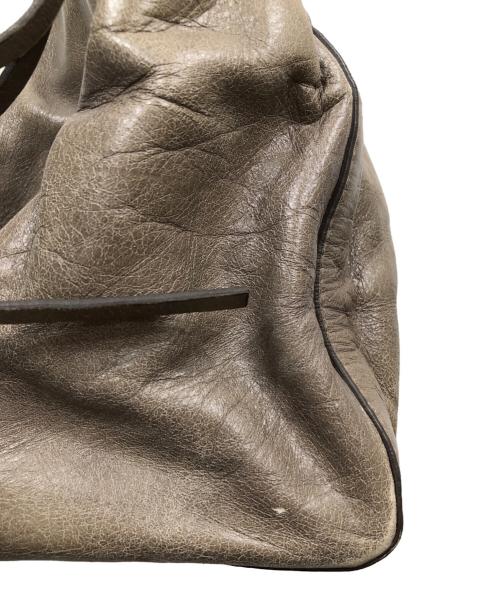 MIU MIU（ミュウミュウ）MIU MIU (ミュウミュウ) レザーハンドバッグ ベージュの古着・服飾アイテム