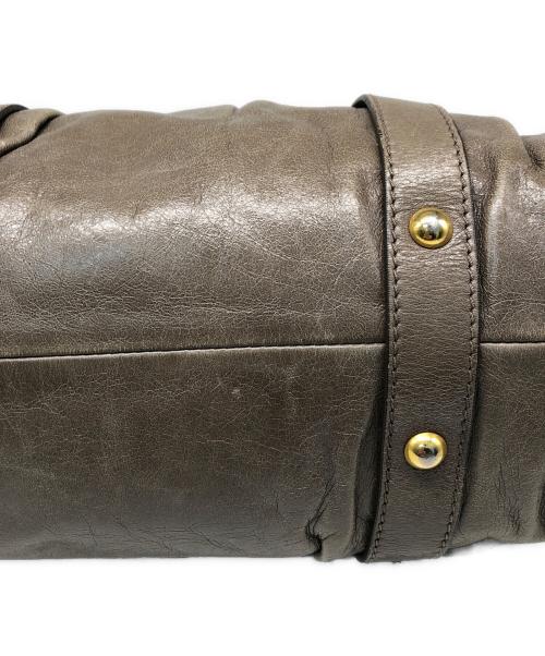 MIU MIU（ミュウミュウ）MIU MIU (ミュウミュウ) レザーハンドバッグ ベージュの古着・服飾アイテム