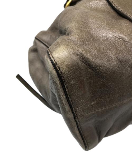 MIU MIU（ミュウミュウ）MIU MIU (ミュウミュウ) レザーハンドバッグ ベージュの古着・服飾アイテム