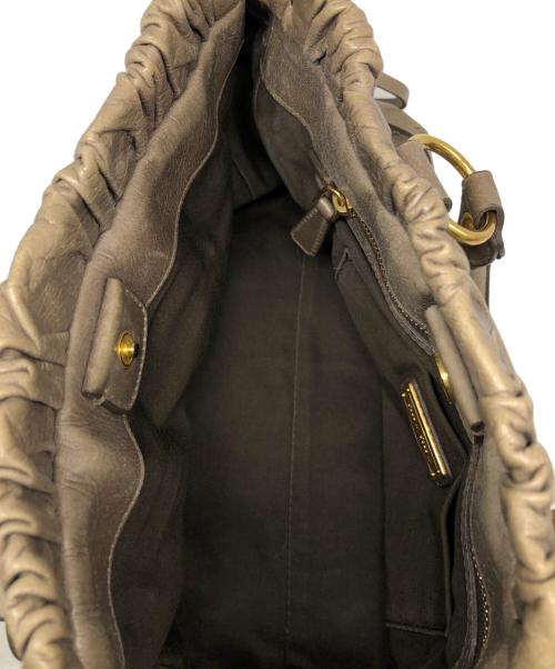 MIU MIU（ミュウミュウ）MIU MIU (ミュウミュウ) レザーハンドバッグ ベージュの古着・服飾アイテム