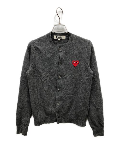 PLAY COMME des GARCONS（プレイコムデギャルソン）PLAY COMME des GARCONS (プレイコムデギャルソン) 丸首カーディガン グレー サイズ:Sの古着・服飾アイテム