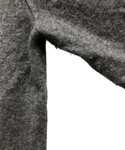 PLAY COMME des GARCONS（プレイコムデギャルソン）PLAY COMME des GARCONS (プレイコムデギャルソン) 丸首カーディガン グレー サイズ:Sの古着・服飾アイテム