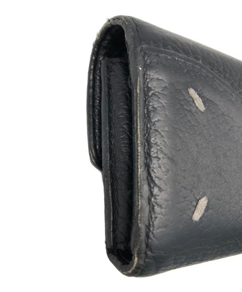 Maison Margiela（メゾンマルジェラ）Maison Margiela (メゾンマルジェラ) グレインレザー 3つ折り コンパクトウォレット ブラックの古着・服飾アイテム