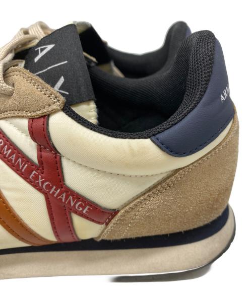 ARMANI EXCHANGE（アルマーニ エクスチェンジ）ARMANI EXCHANGE (アルマーニ エクスチェンジ) AXロゴ レースアップスニーカー ベージュ サイズ:24.5㎝の古着・服飾アイテム