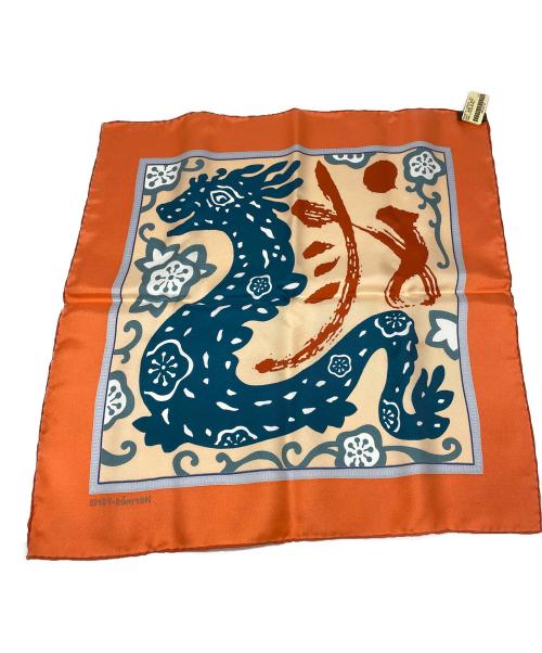 HERMES（エルメス）HERMES (エルメス) 干支柄スカーフ辰年 オレンジの古着・服飾アイテム