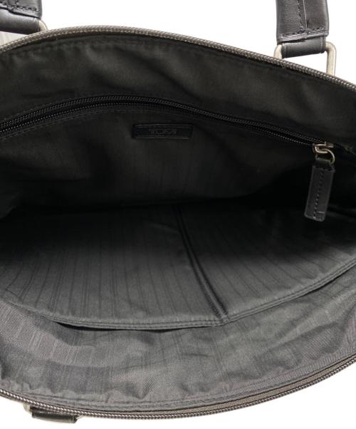 TUMI（トゥミ）TUMI (トゥミ) Easton Slim Top Zip Brief ブラウンの古着・服飾アイテム