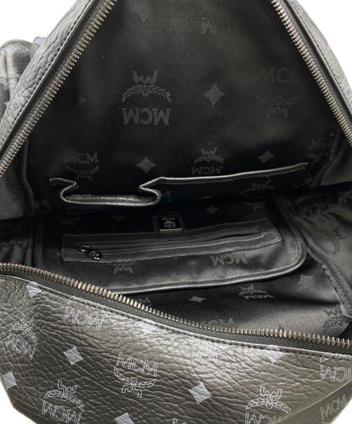 MCM（エムシーエム）MCM (エムシーエム) ヴィセトスタッズリュック ブラックの古着・服飾アイテム