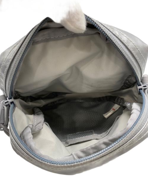 SUPREME（シュプリーム）Supreme (シュプリーム) FW22 SHOULDER BAG シルバーの古着・服飾アイテム