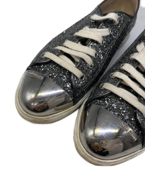 MIU MIU（ミュウミュウ）MIU MIU (ミュウミュウ) グリッターメタルローカットスニーカー ブラック サイズ:37.5の古着・服飾アイテム