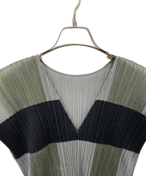 PLEATS PLEASE（プリーツプリーズ）PLEATS PLEASE (プリーツプリーズ) ノースリーブボーダープリーツワンピース グレー サイズ:Lの古着・服飾アイテム