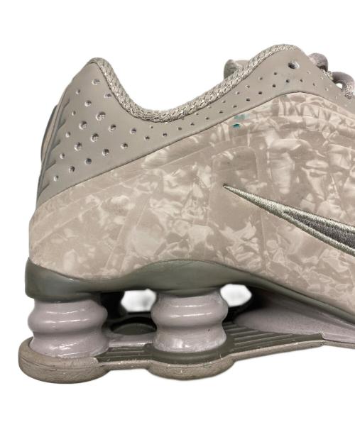 NIKE（ナイキ）NIKE (ナイキ) SHOX R4 グレー サイズ:23の古着・服飾アイテム