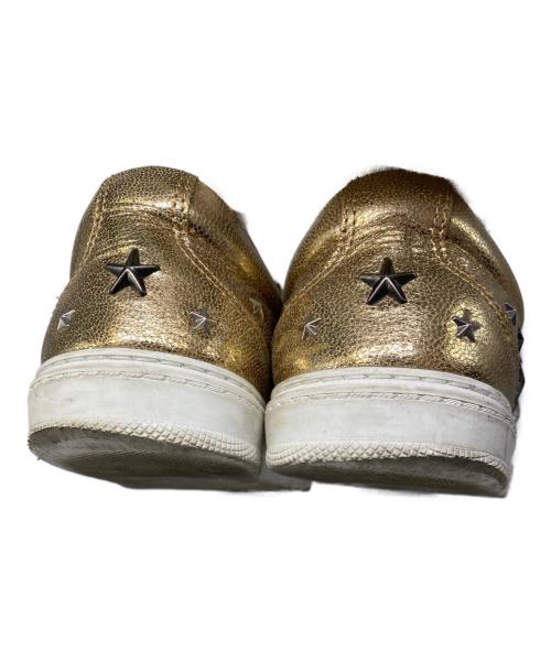 JIMMY CHOO（ジミーチュウ）JIMMY CHOO (ジミーチュウ) CASH スタッズスニーカー ゴールド サイズ:41の古着・服飾アイテム