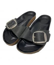BIRKENSTOCK（ビルケンシュトック）の古着「マリッド ビッグバックルサンダル」｜ブラック